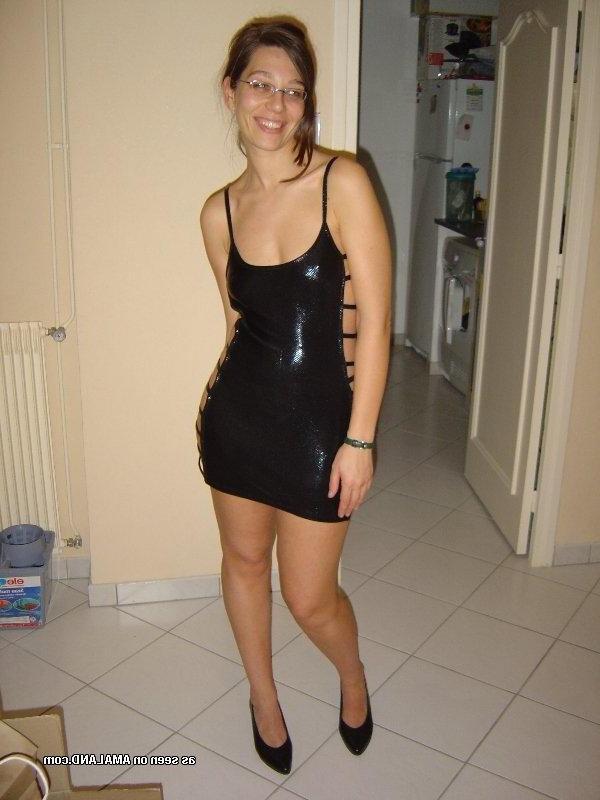 10P Wife in a slutty black dress gets naked and spreads