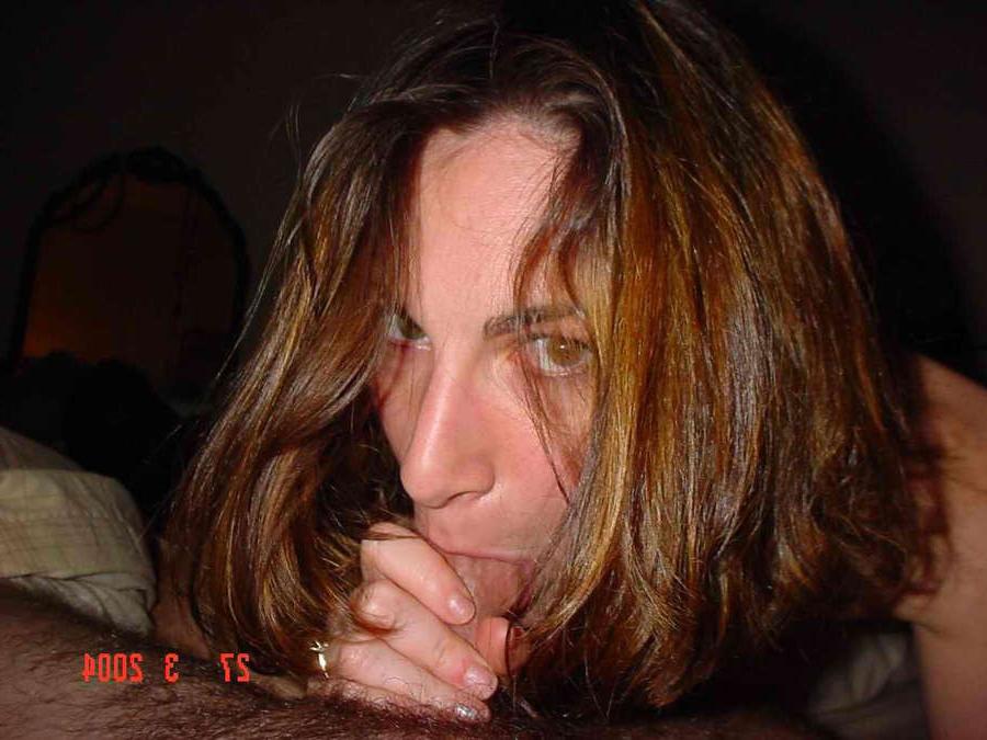 15P Pictures of a horny wife who likes oral and anal sex