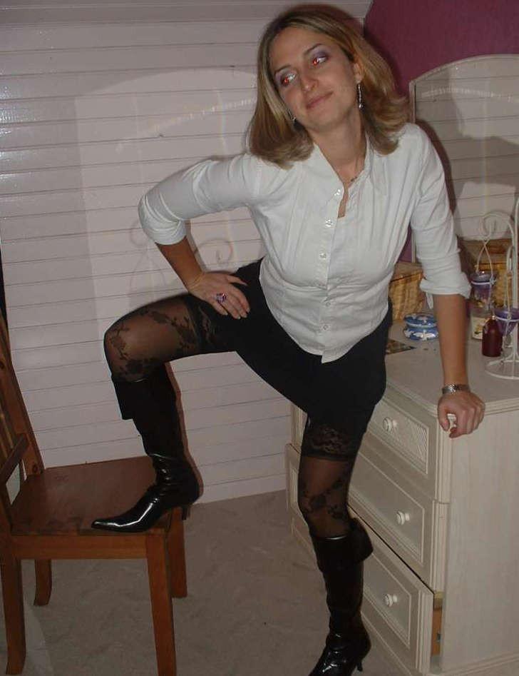 15P Pictures of a hot wife teasing her hubby