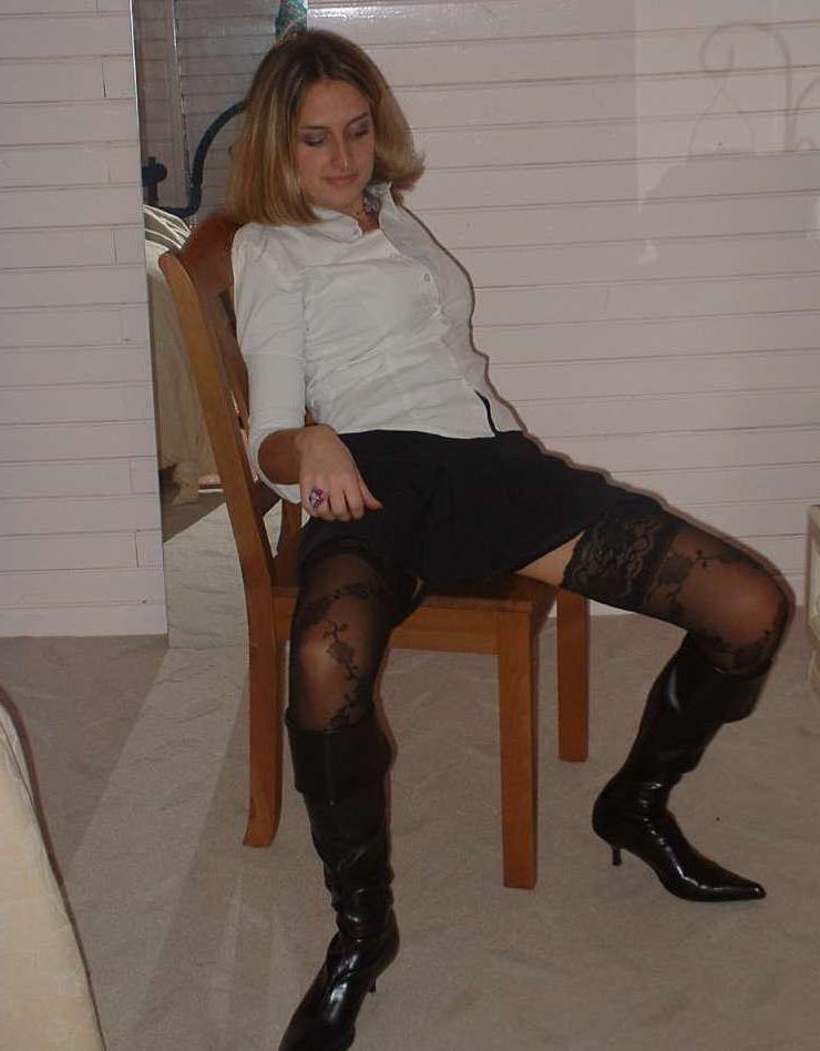 15P Pictures of a hot wife teasing her hubby