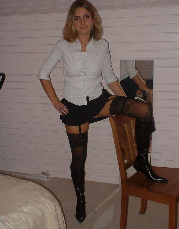 15P Pictures of a hot wife teasing her hubby