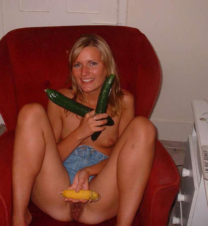 15P Pictures of a wife in lingerie who got naked