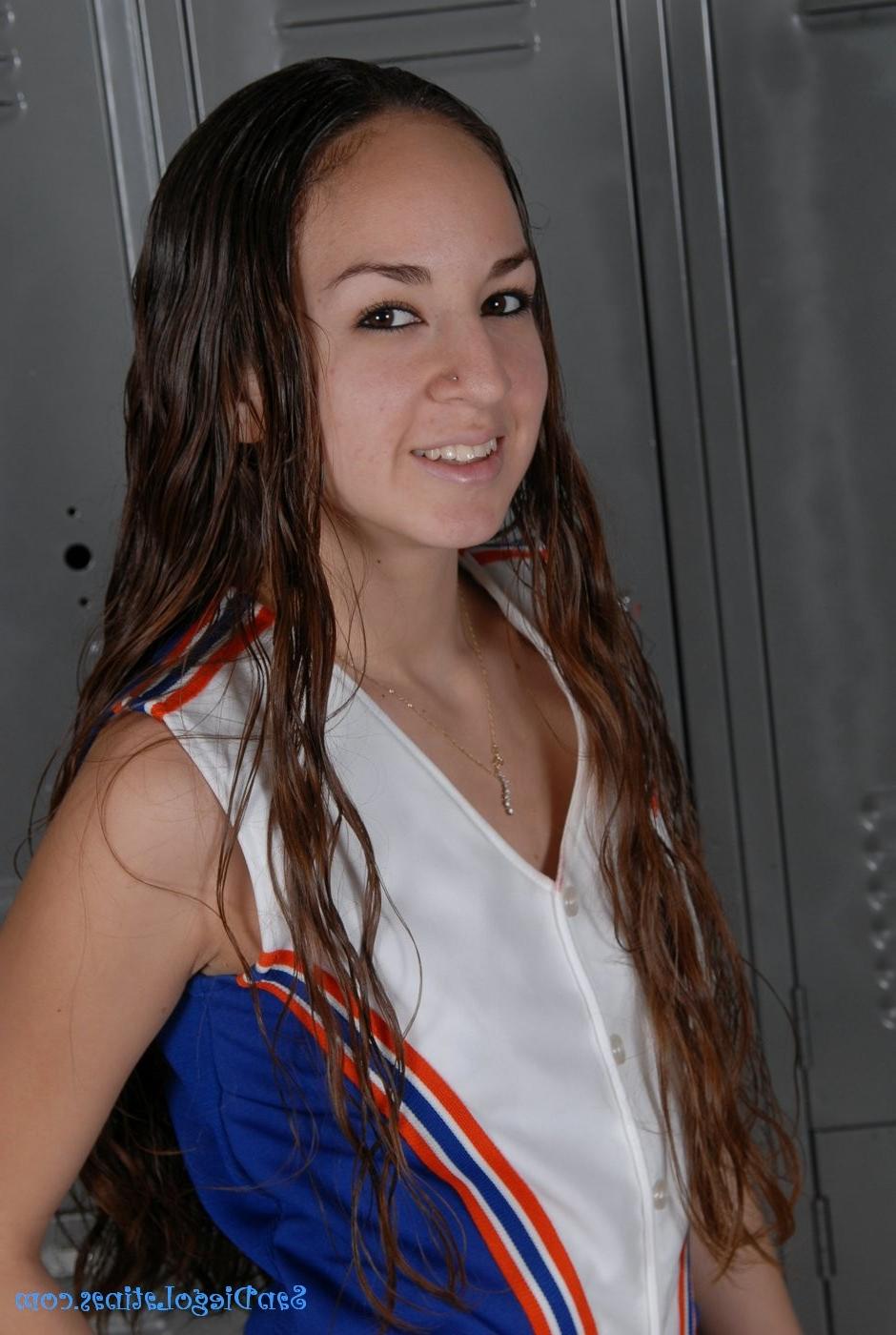 15P A latina cheerleader gets naked in the locker room