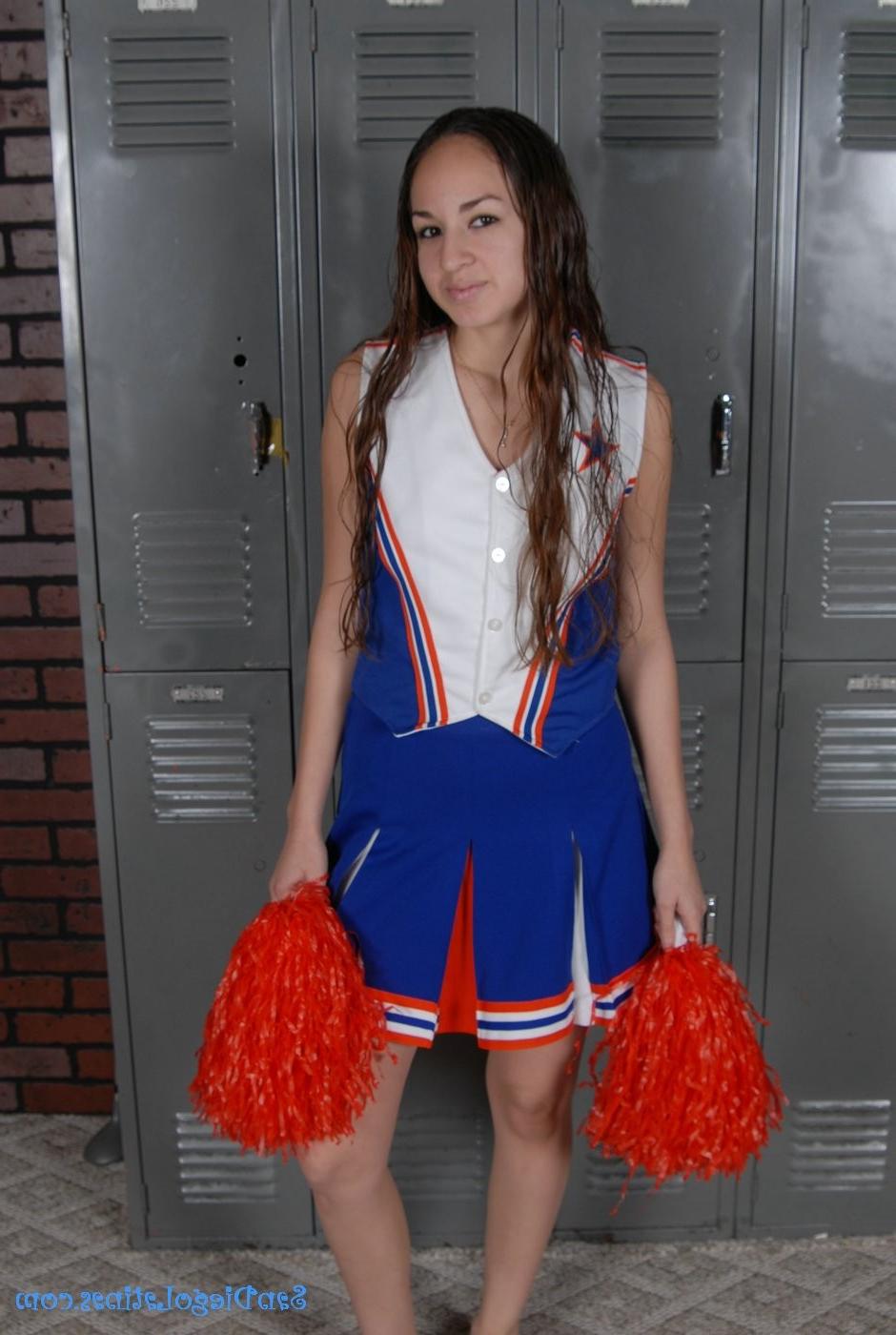 15P A latina cheerleader gets naked in the locker room