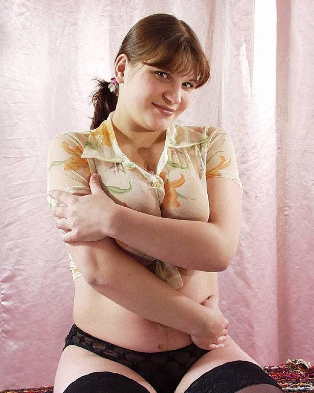 15P Busty brunette preggo spreads her pussy