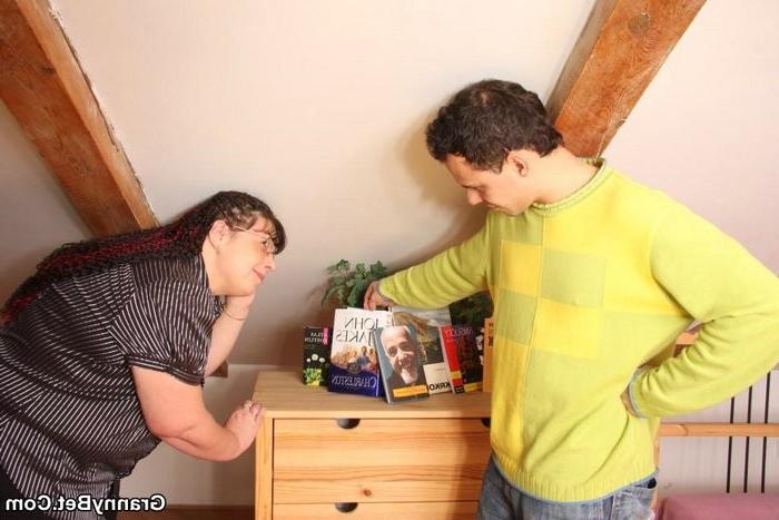 12P Banging the bookworm