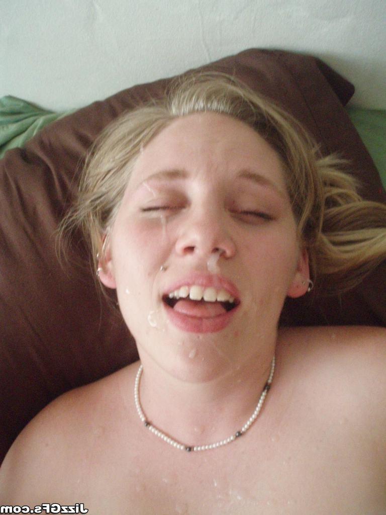 15P Petite amie teen amateur reçoit une éjaculation faciale dans les yeux
