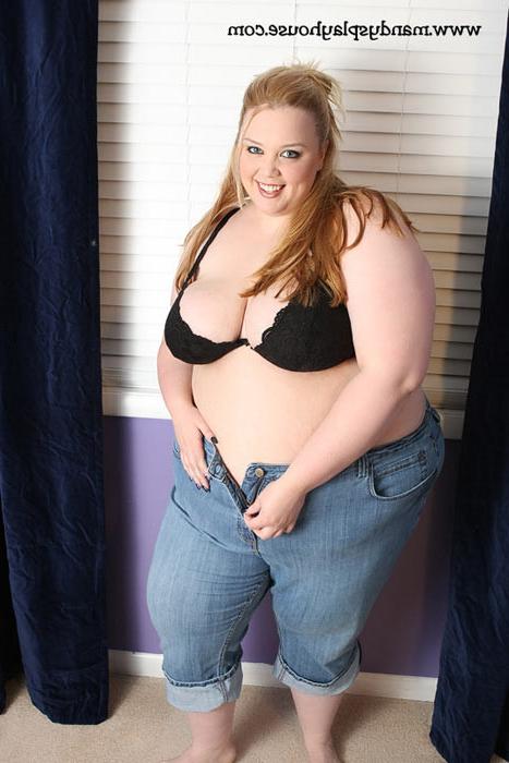 15P Beautiful BBW slut Mandy takes off her tiny bra