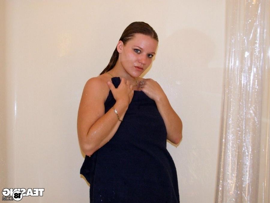 12P Curvy teen girl enjoying herself alot