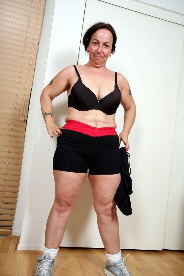 16P Chubby old woman with locker room fetish