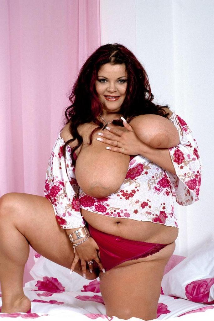 20P Big tit bbw strip teasing in bed