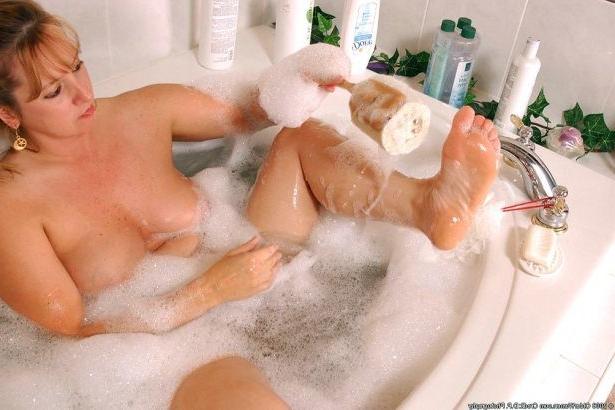 16P Chubby Older Blonde Washing Feet in Bubble Bath