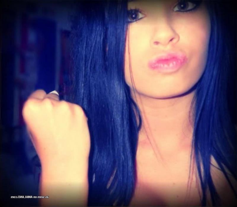 10P Busty brunette chick camwhoring for her boyfriend