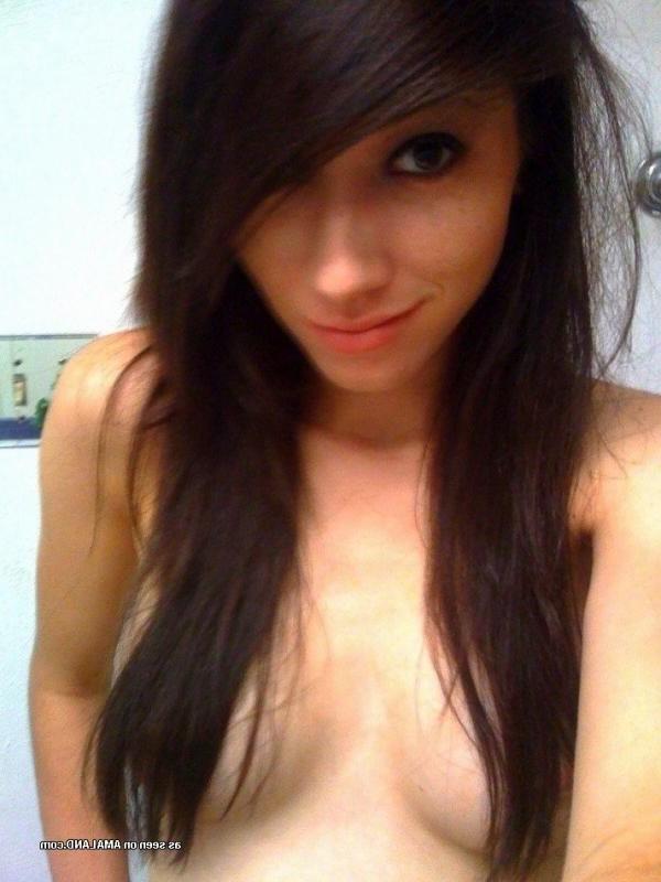 15P Gorgeous sexy chick doing sleazy poses in her room