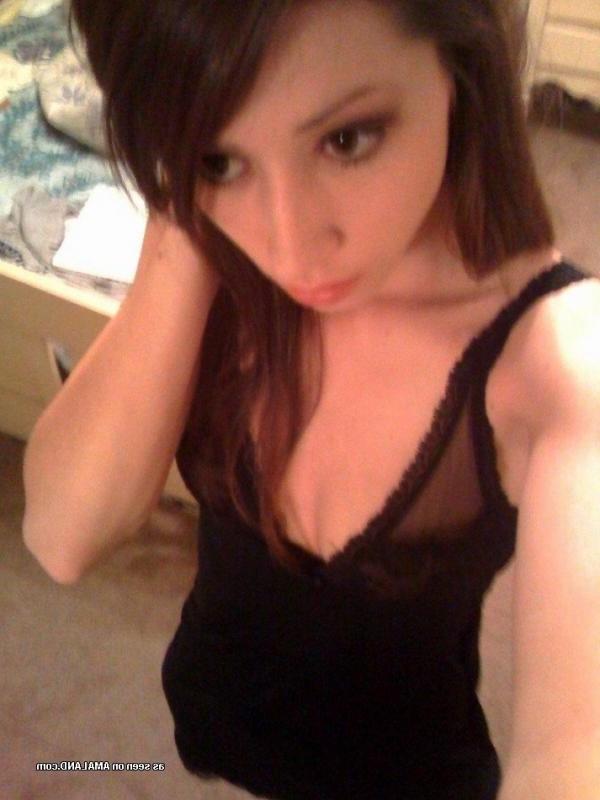 15P Gorgeous sexy chick doing sleazy poses in her room