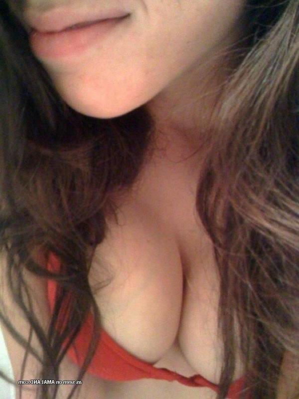 15P Gorgeous sexy chick doing sleazy poses in her room