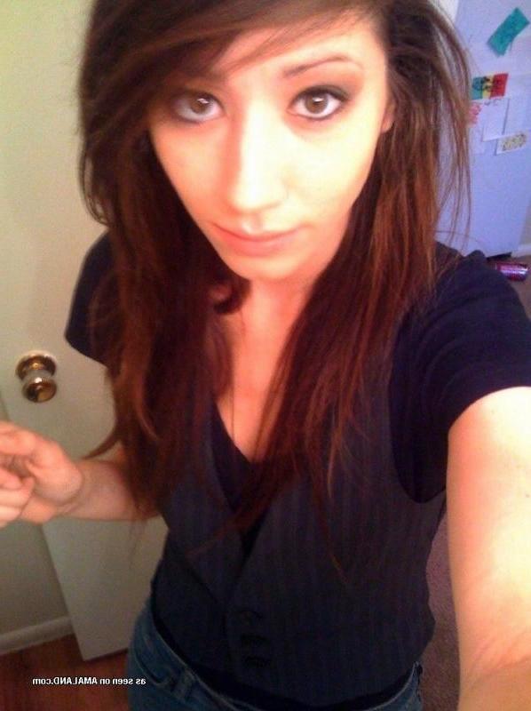 15P Gorgeous sexy chick doing sleazy poses in her room