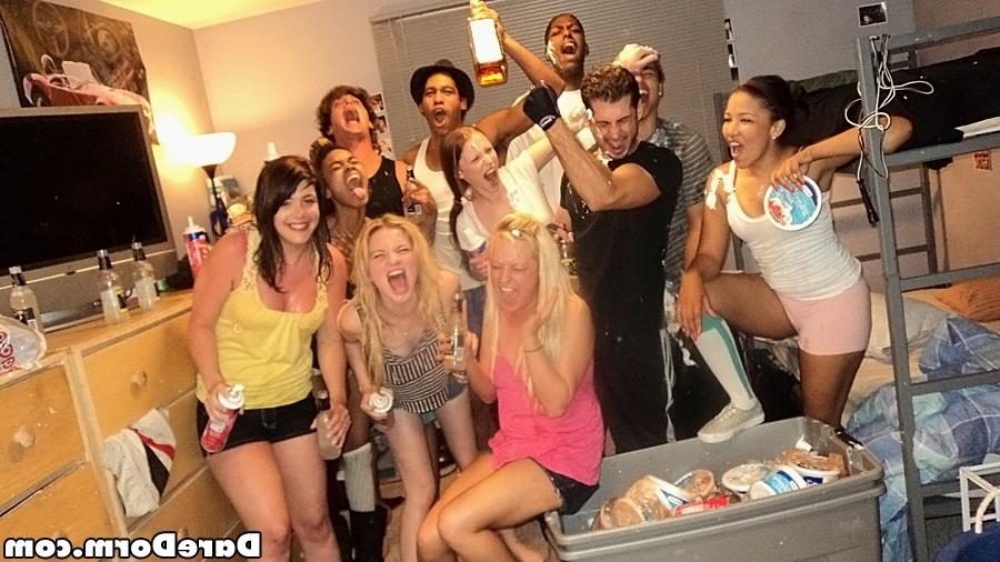 12P Super sexy hot ass teenies nailed hard in this real amateru college group sex pa