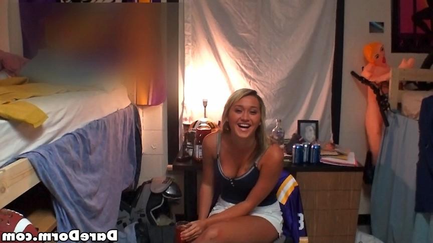 16P Check out this hot 3some college fucking dorm room party in these amateur colleg