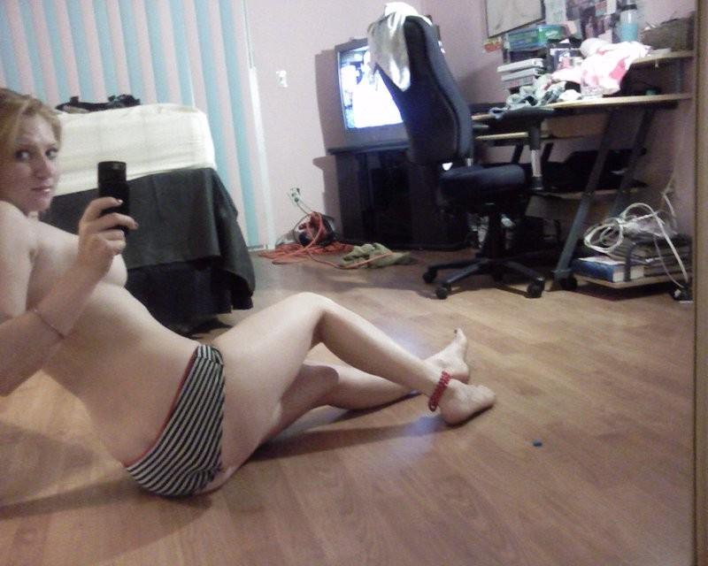 15P Naked for her boyfriend