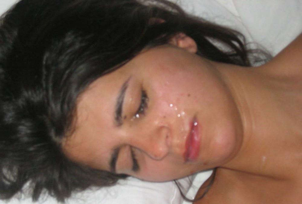 12P Sexy Wife Gets a Facial 