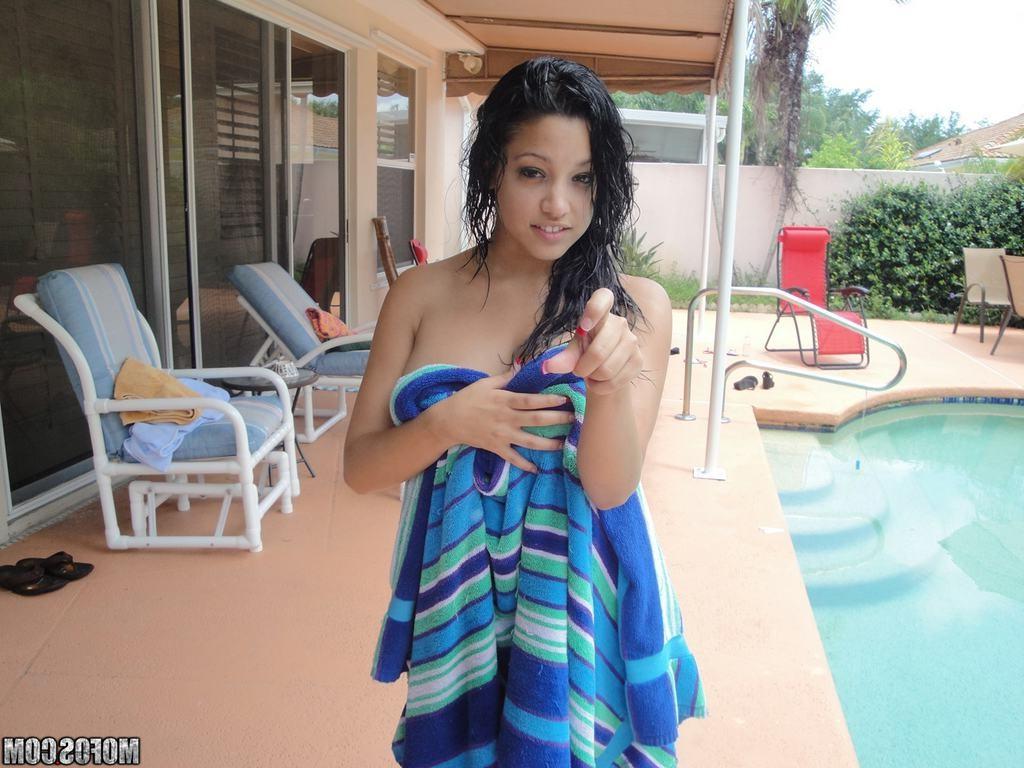 15P Wet busty girlfriend gets fucked poolside with facial cumshot