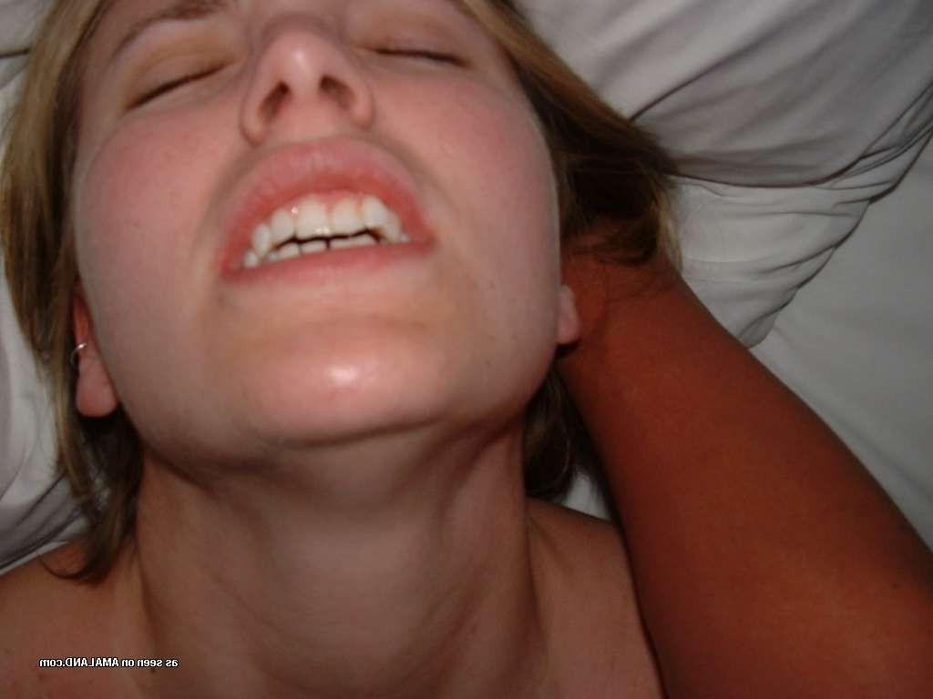 15P Shooting cum on spreading teen GF in homemade pix
