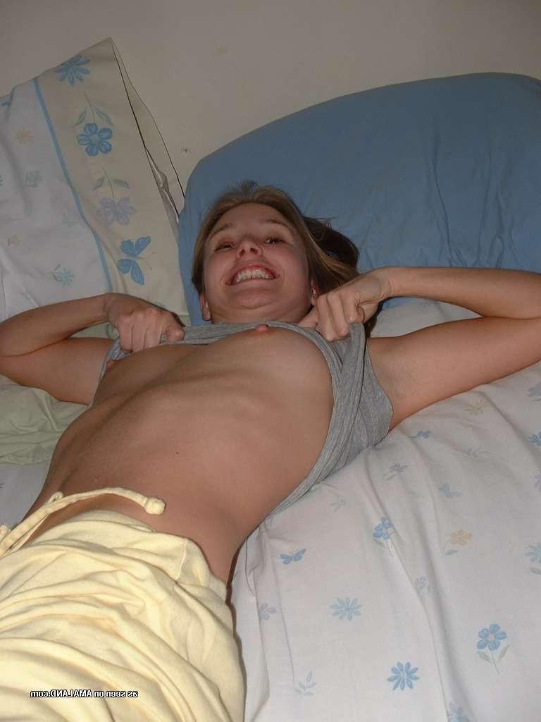15P Shooting cum on spreading teen GF in homemade pix