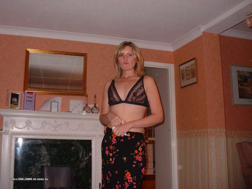 15P Amateur girlfriend with hair pussy gets homemade cumshot on tits
