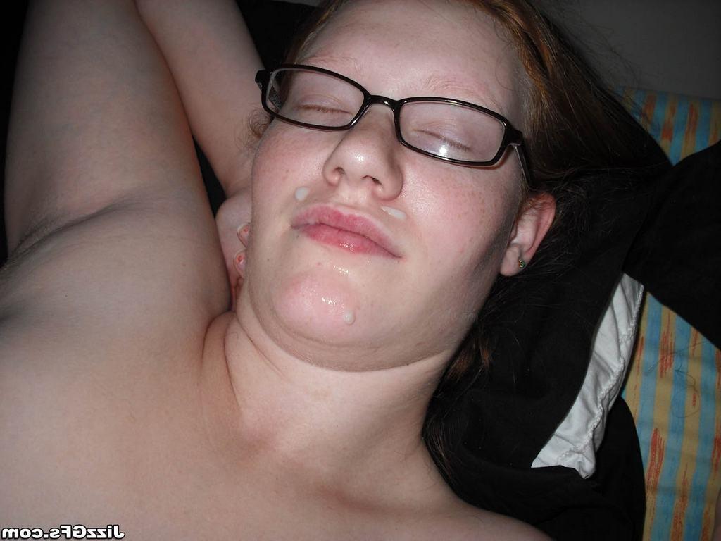 15P Nerdy amateur girlfriend in glasses gets homemade facial cumshot