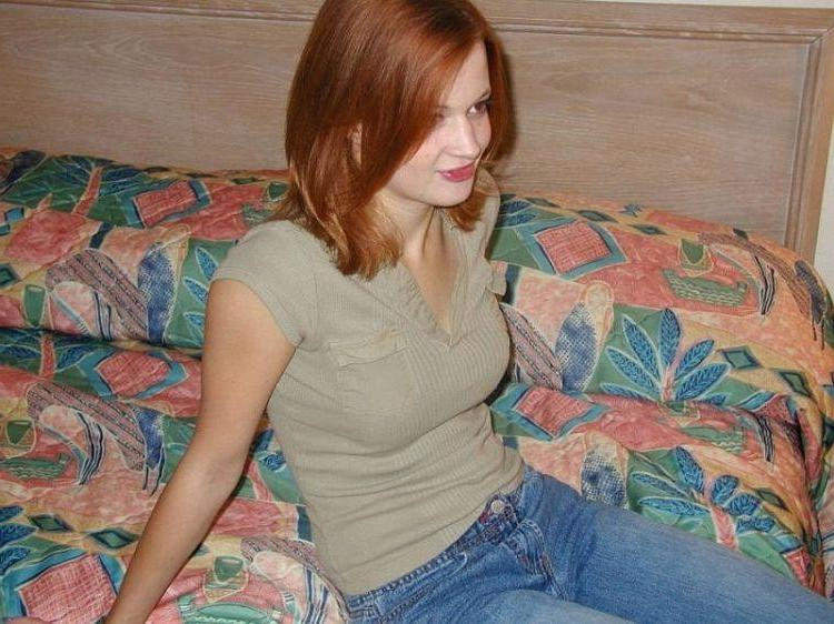 15P Redhead girlfriend fucked with cumshot on pussy in homemade pix