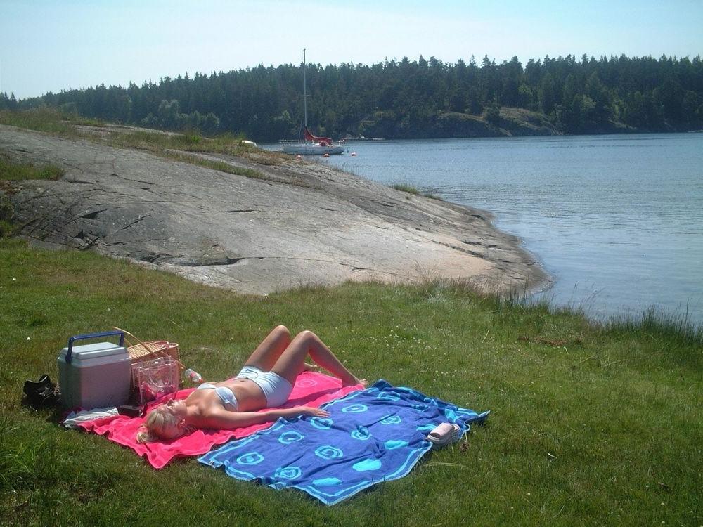 15P Homemade amateur GF outdoor facial on vacation