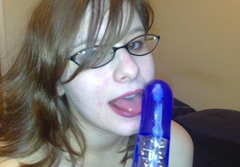 15P Pierced amateur girlfriend gets cumshot on nose in homemade pix