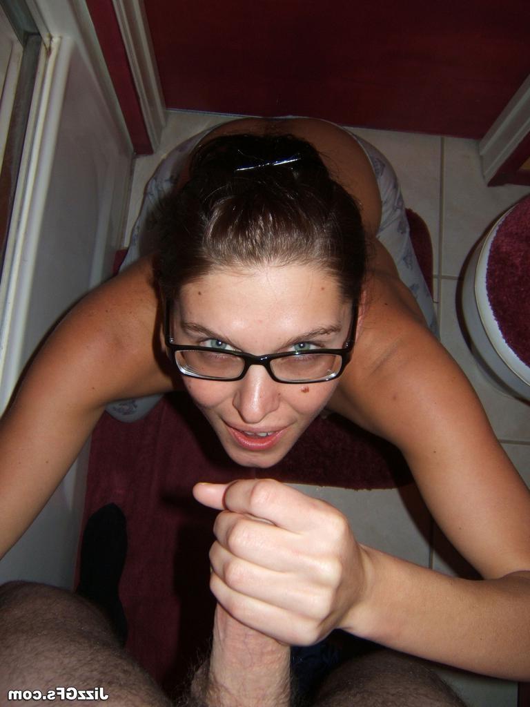 15P Amateur teen girlfriend in glasses gets homemade facial cumshot