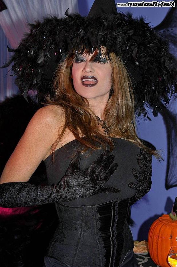16P Devil fucks a busty witch and cum on her massive tits