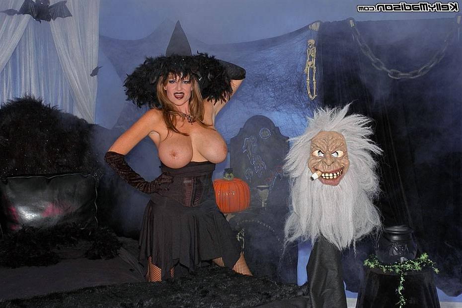 16P Devil fucks a busty witch and cum on her massive tits