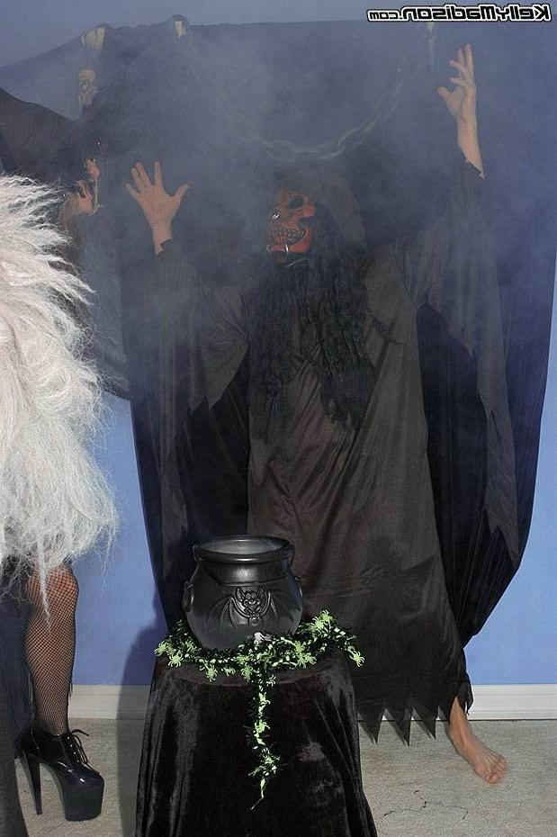 16P Devil fucks a busty witch and cum on her massive tits