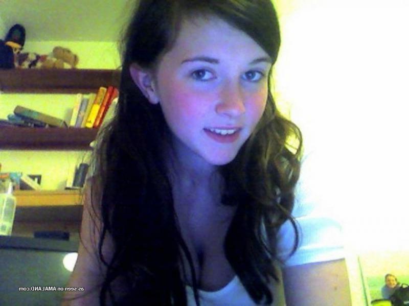14P Big-tittied non-nude hottie camwhoring for her boyfriend