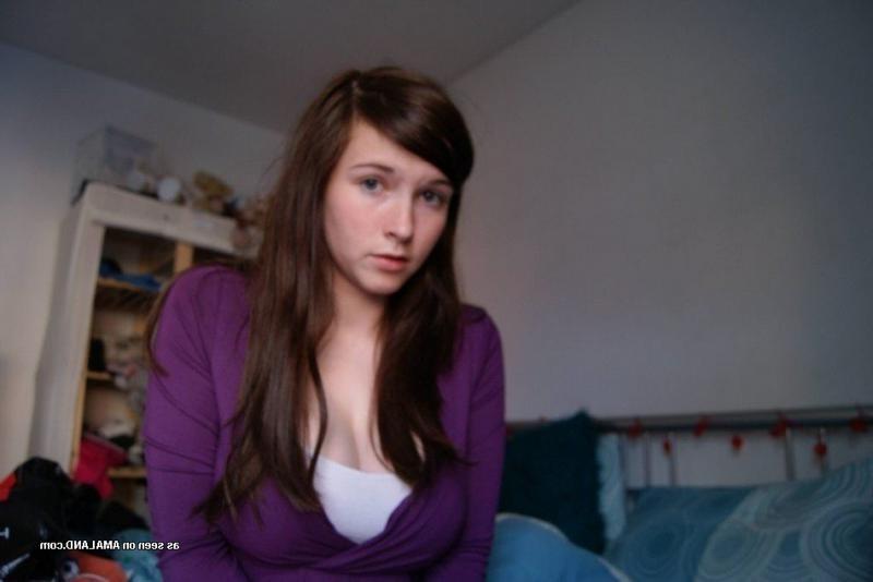 14P Big-tittied non-nude hottie camwhoring for her boyfriend