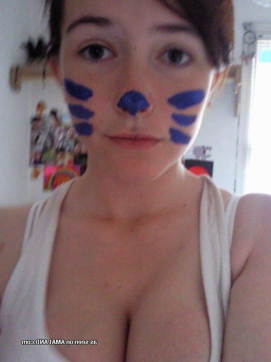 14P Big-tittied non-nude hottie camwhoring for her boyfriend