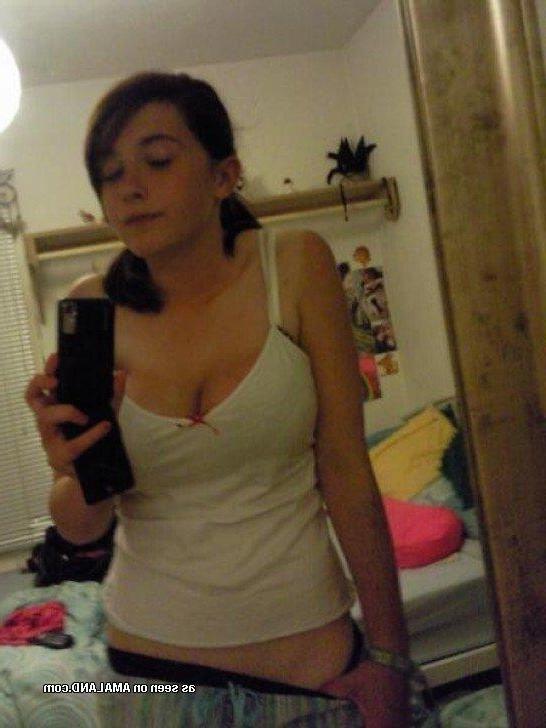 14P Big-tittied non-nude hottie camwhoring for her boyfriend