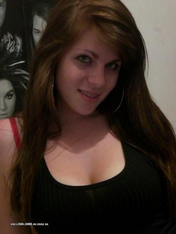 10P Collection of an amateur chick posing for her boyfriend