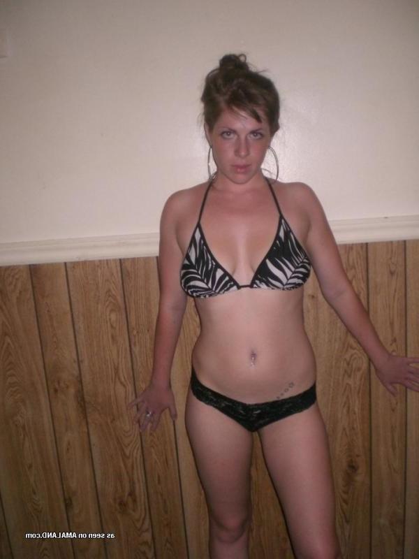 10P Collection of an amateur chick posing for her boyfriend