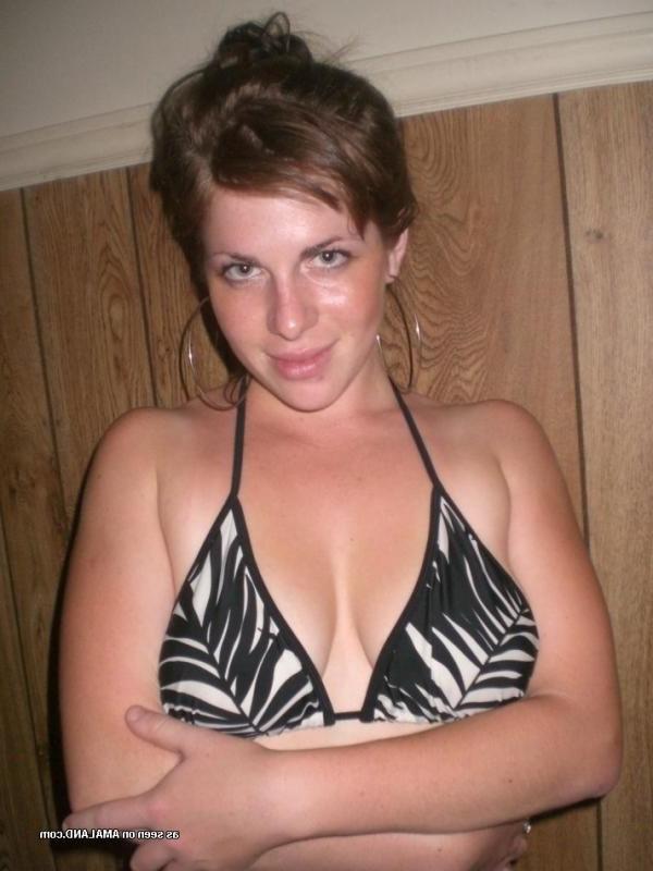 10P Collection of an amateur chick posing for her boyfriend