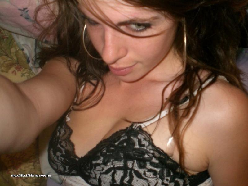 10P Collection of an amateur chick posing for her boyfriend