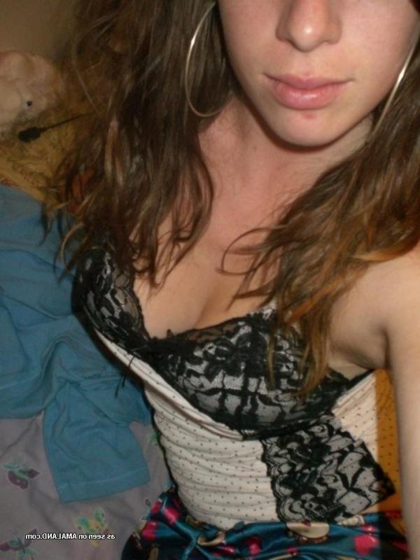 10P Collection of an amateur chick posing for her boyfriend
