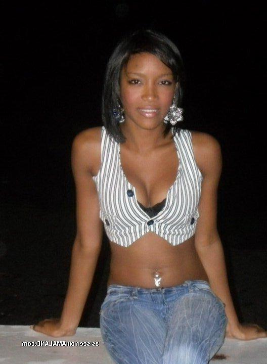 14P Amateur non-nude chick posing for her boyfriend