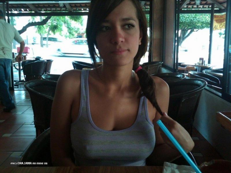 14P Gallery of a busty babe teasing her boyfriend on cam