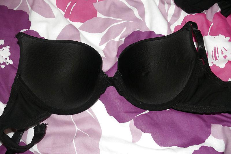 6P Teen sell hear bra on the net