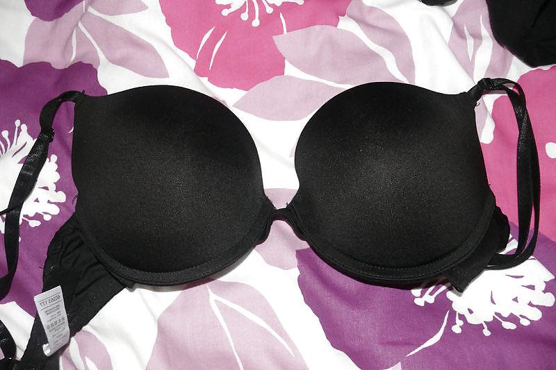 6P Teen sell hear bra on the net